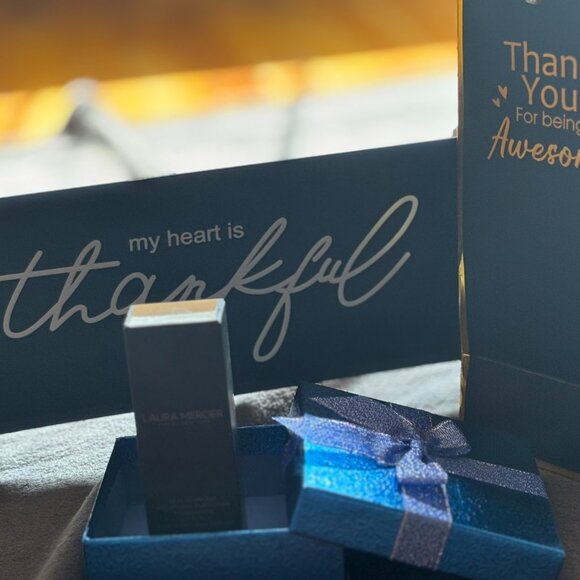 Colors below LAURA MERCIER REAL FLAWLESS WEIGHTLESS PERFECTING FOUNDATION - Picture 7 of 12